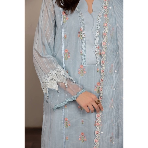 MARIA B. Pakistani Designer Dress - 3 Piece - Picture 7 of 7